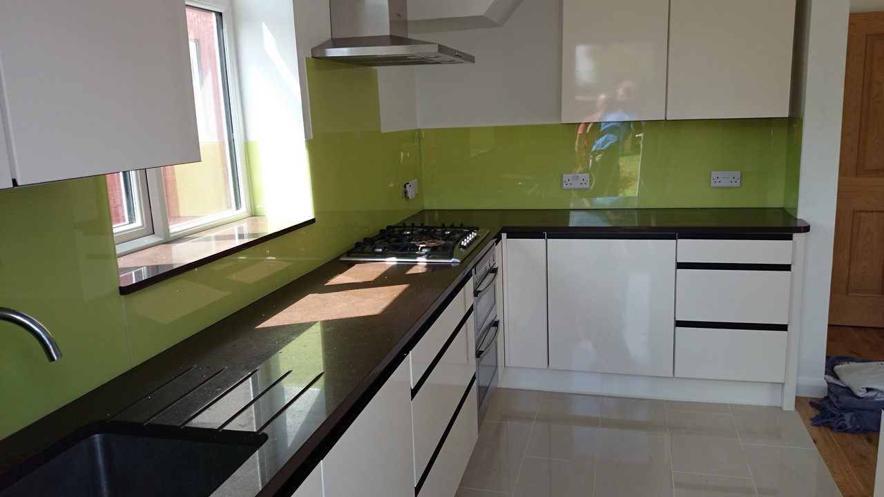 Lime green glass kitchen splashback installed by Whitechapel glaziers